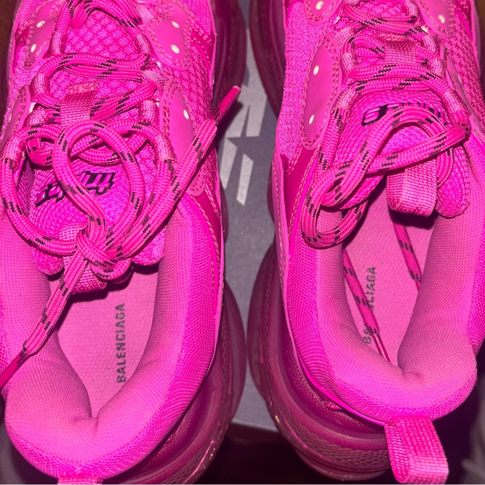 Sneakers - Picture 6 of 7